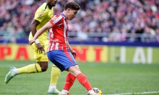 开云体育-足球比赛中球员士气高涨备战