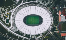 开云体育登录-赛道与球场的交响，当F1揭幕战遇见爵士掀翻火箭