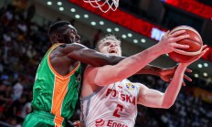 开云体育登录-海地篮球锦标赛季后赛，球队实力激烈对抗