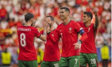 开云下载-欧洲杯预选赛火爆开战，球场激战连连