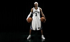 开云官网-当密尔沃基的引擎轰鸣，从字母哥提速到浓眉弯道超车的冠军启示