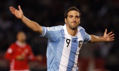 开云APP-浓眉反客为主，热火三记闷棍敲醒湖人，关键先生竟在败方？