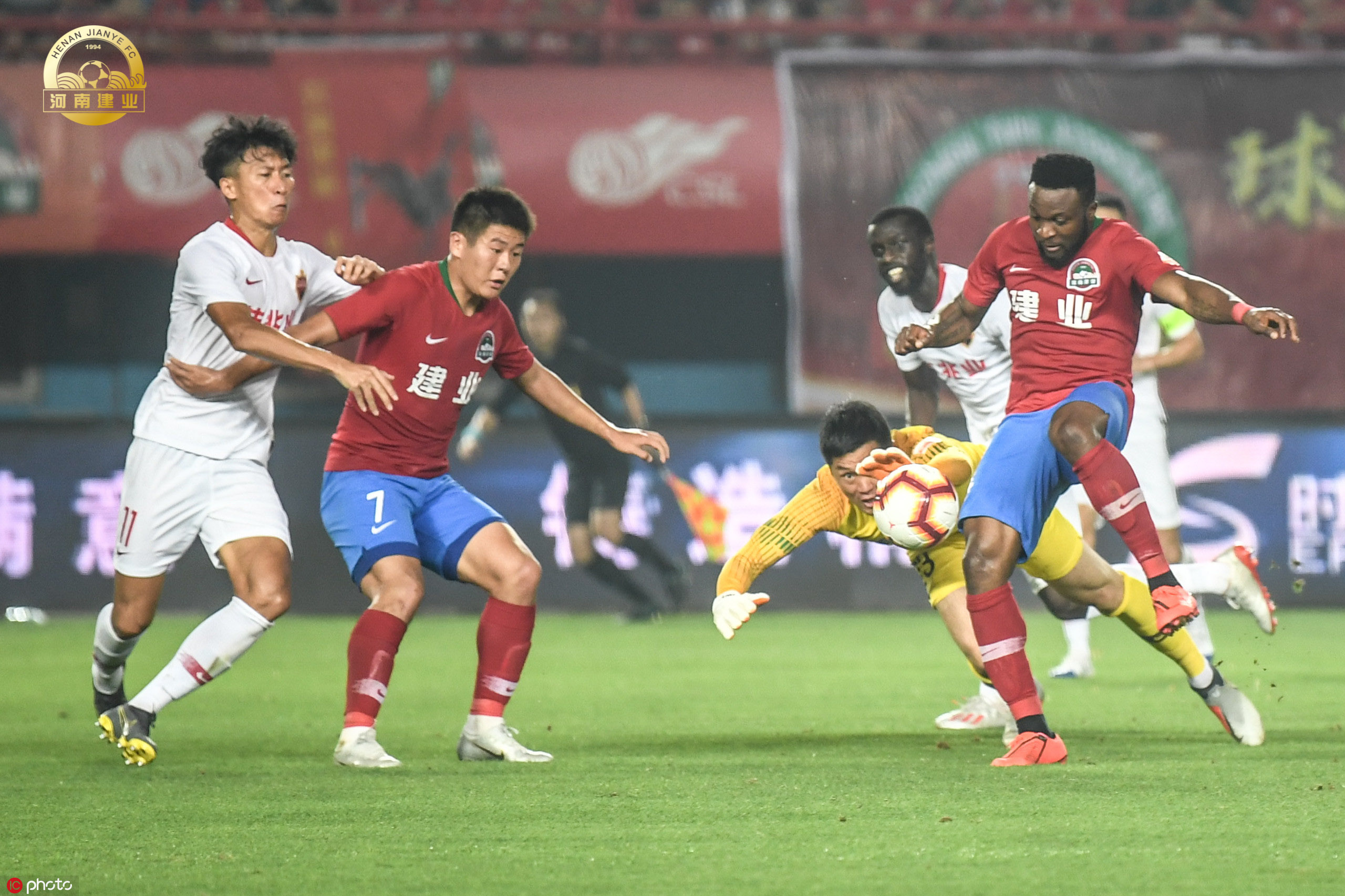 河南建业客场击败深圳佳兆业，赢回颜面