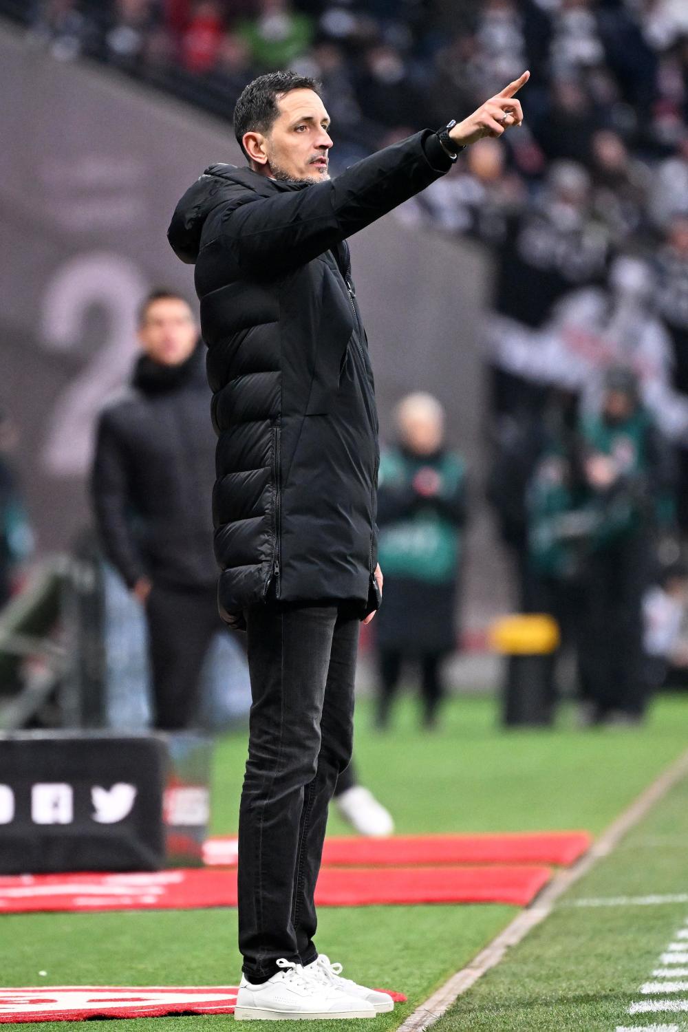 法兰克福队势不可挡，轻松赢得关键胜利