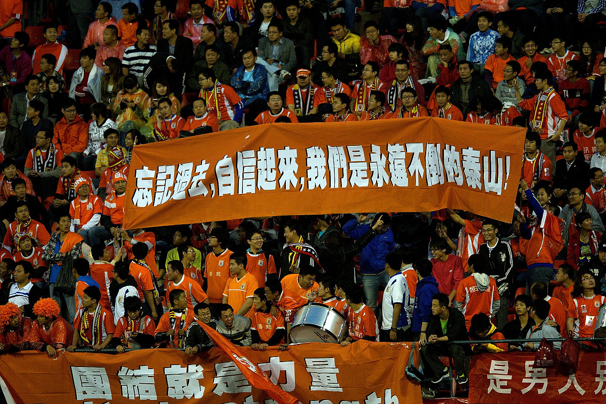 球队获得一次宝贵的胜利后士气高昂