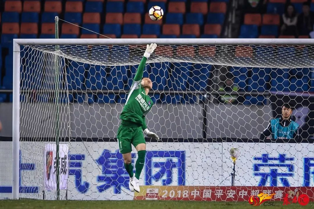 重庆斯威主场逆转河南建业，豪取胜利