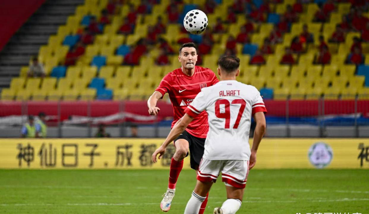 主场虐杀对手取胜，球队一胜登顶决赛的简单介绍