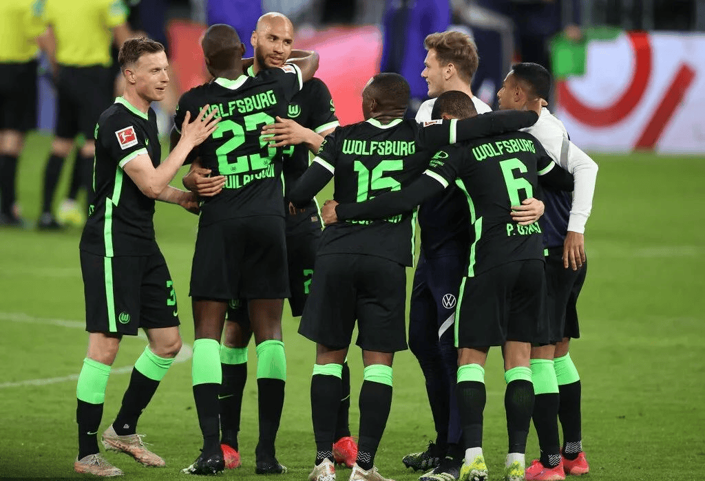 弗赖堡大胜汉堡,重返德甲强队行列 弗赖堡大胜汉堡,重返德甲强队行列