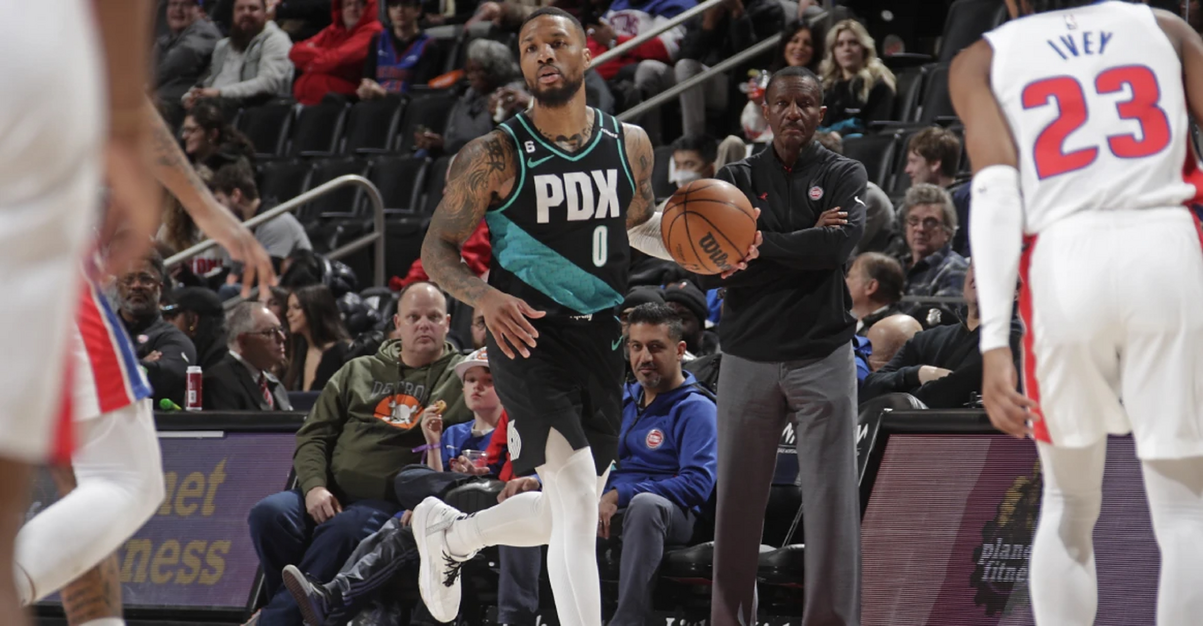 开拓者主场被活塞逆转，遭遇失利