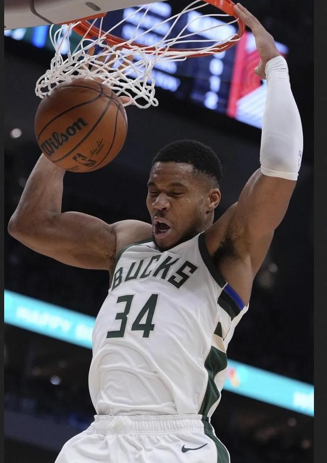 开拓者全队出击，击败雄鹿