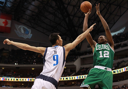 小牛队战术多样性，灵活应对对手战术