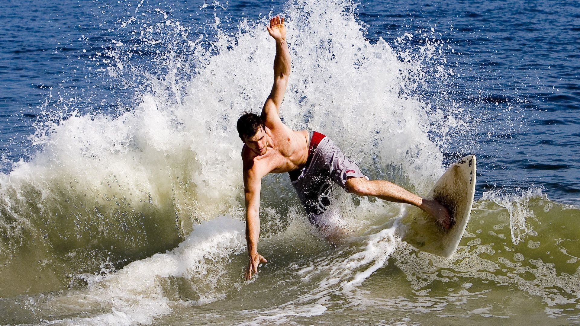 今夜,双绝杀!当英超争冠悬崖上演窒息博弈,火箭一箭穿心定格多伦多夜空