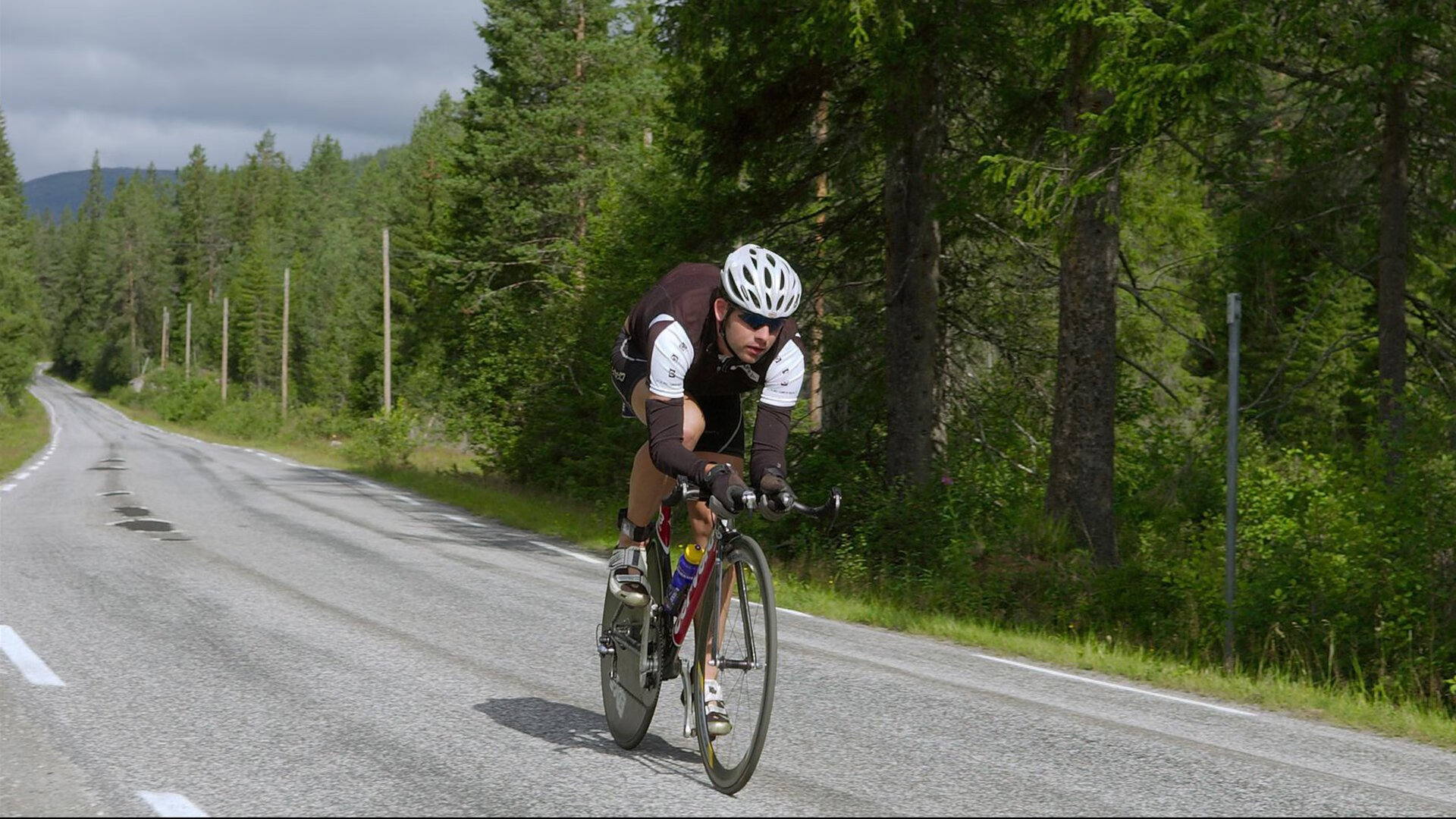 阿塞拜疆逆袭夜,勒克莱尔驾驶索伯赛车关键制胜,轻取迈凯伦双雄