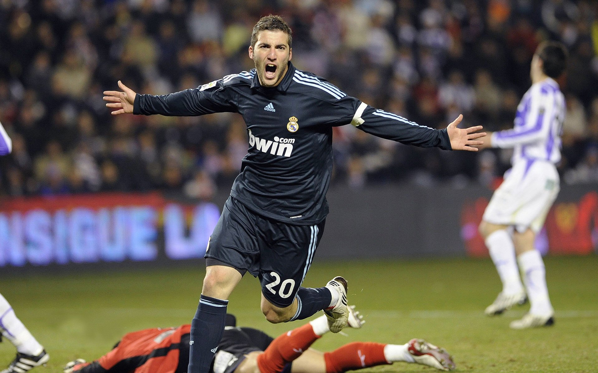 王者归来!C罗帽子戏法导演史诗逆转,尤文力克马德里竞技